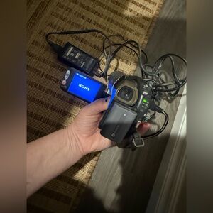 Sony Handycam Digital Mini DVD Disc Camcorder Bundle Model DCR-DVD92